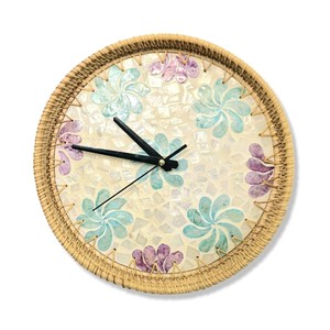 Horloge murale en rotin, horloge analogique artisanale avec cadre en tissage durable, prix avantageux - Product Image 1