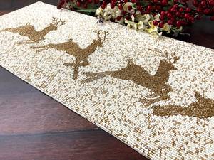 Camino de Mesa Navideño con Diseño de Reno, Rectangular, Hecho a Mano, Decorativo para Mesa de Comedor - Product Image 1