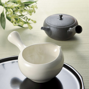 Tetera de Cerámica Kyusu Tokoname de Diseño Delicado y Moderno, Hecha a Mano, Ecológica, Estilo Zen Asiático, con Asa, Estilo Japonés - Product Image 1