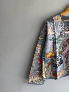 Chaqueta acolchada floral de algodón estilo patchwork con botones frontales y bolsillos para mujer, regalo para ella. - Product Image 2