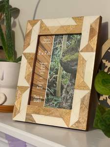 Marco de fotos recién elaborado con incrustaciones de resina y acabado brillante en resina, marco de fotos de MDF a precio de fábrica al por mayor. - Product Image 3