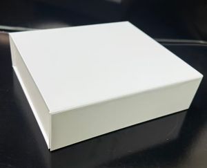 Étui à lunettes haut de gamme imprimé en couleur personnalisée avec pelliculage mat et gaufrage - Product Image 1