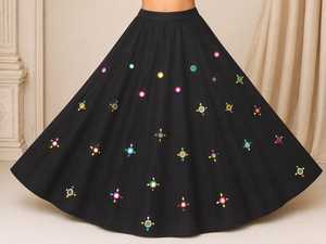 Lehenga élégant de créateur avec broderies complexes pour mariage, célébrations festives, mode traditionnelle indienne pour femmes et occasions spéciales - Product Image 1