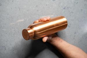 กระติกน้ำทองแดงตีลายแบบดั้งเดิมพร้อมฝาปิด - Product Image 4