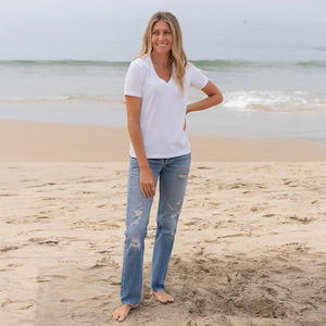 เสื้อยืดลำลองผู้หญิง เนื้อผ้านุ่ม ระบายอากาศดี สีขาว แขนสั้น คอวี ผ้าฝ้ายออร์แกนิค 100% คุณภาพดีเยี่ยม ผ้าไม่หด - Product Image 3