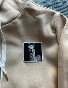 Parche Bordado de Llama para Coser, Aplique de Tela Rectangular de Fieltro No Tejido, Insignia Decorativa para Ropa - Product Image 1