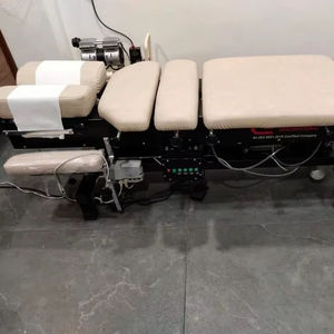 Table de Traitement Chiropratique Professionnelle Haut de Gamme Robuste à Cinq Sections Réglables avec Commande au Pied pour l'Élevation - Product Image 1