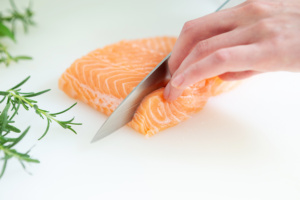 Cuchillo de Chef Profesional con Hoja Dentada Seki Japón 24cm - Product Image 1