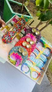 ชุดเครื่องประดับงานฝีมือสำหรับเทศกาลโฮลีและงานวัฒนธรรม ชุดงานฝีมือสุดประณีตที่คัดสรรมาอย่างสมบูรณ์แบบสำหรับการเฉลิมฉลองเทศกาลโฮลี - Product Image 3