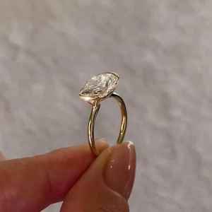 Anillo de diamante ovalado de 2.02 quilates cultivado en laboratorio para mujer, platino, moderno, con engaste de media montura, regalo de compromiso para ella y para ti. - Product Image 5