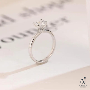 Bague Solitaire Tendance en Moissanite Certifiée IGI Coupe Triangle pour Femme, Plaqué Or 18K, Bijou Cadeau pour Fiançailles et Mariage - Product Image 3