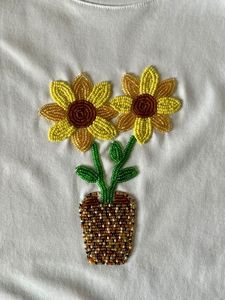 Haut tendance pour femme avec broderie florale perlée et motif décoratif unique – Idéal pour l'été - Product Image 1
