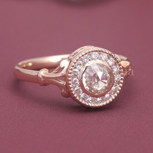 Bague en diamant champagne taille ronde en or rose/jaune et blanc 18 carats, style vintage avec halo de diamants, pour femme, bijoux fins de fiançailles - Product Image 1