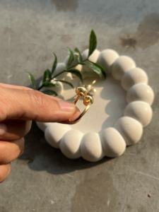 Anillo Abierto de Doble Perla Negra, Chapado en Oro, Ajustable, con Delicada Perla Negra de Pavo Real, Joyería de Piedra de Nacimiento de Junio - Product Image 4