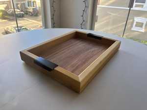 Plateau de petit-déjeuner en bois floral moderne avec finition lisse, fabriqué à la main - Product Image 1