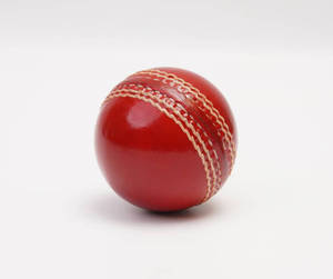 RX Ballon de cricket rouge personnalisable de qualité supérieure, taille 4, cousu main, double couture, durable et léger pour les crickets - Product Image 2