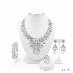 Collier élégant pour femme MOLL JEWELLERS en laiton plaqué or avec zircon naturel, chaîne torsadée et motif feuille, certifié par une tierce partie - Product Image 4