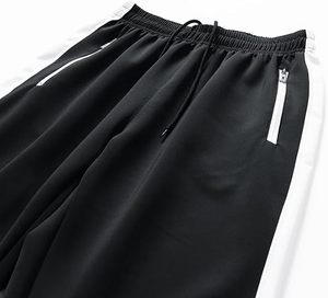 Ensemble de survêtement pour homme noir à rayures rouges, col montant, fermeture éclair intégrale, en polyester tricoté respirant, style sportif, pour l'automne - Product Image 3