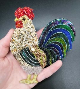 Broche unique faite à la main et brodée avec des détails perlés, épingle décorative pour vêtements et accessoires - Product Image 6
