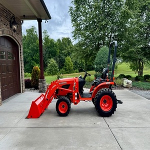 Tracteur de jardin 4x4 Kubota B2301, tracteur-chargeur-excavateur 4 roues motrices, tracteur agricole disponible en stock dès maintenant. - Product Image 2