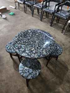 Mesa de Comedor y Sillas de Madera Maciza Hechas a Mano para 4 Personas con Superficie de Resina para Interiores, Terraza y Sala de Estar - Product Image 2