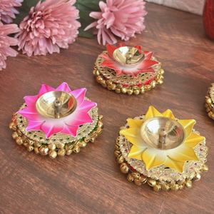 Juego de Diyas de Latón con Diseño de Loto Hecho a Mano, con Caja de Regalo Decorativa Floral, Lámpara Festiva para Pooja, Decoración para el Hogar y el Templo, Regalos para Diwali - Product Image 1
