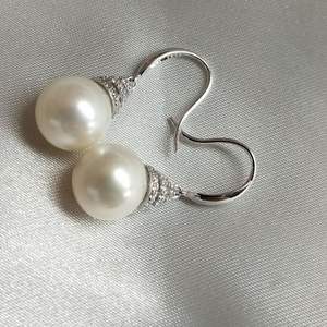 Pendientes de Plata S925 con Perlas de Agua Dulce de 9-10 mm, Redondos, de Buena Calidad, Juveniles y Elegantes para Mujeres Jóvenes - Product Image 3