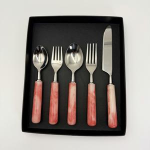 Ensemble d'ustensiles en acier inoxydable - Fournitures en gros d'Inde pour hôtels et mariages, comprenant cuillère, fourchette, couteau avec manche en résine - Product Image 2