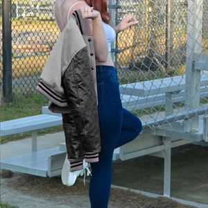 Chaqueta Corta Estilo Universitaria para Mujer, Color Gris y Negro, Estilo Bomber, Mangas de Cuero Sintético, Ropa Exterior Informal, Moda Femenina - Product Image 2