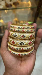 Bracelets en métal avec incrustations complexes, collection de bijoux ethniques - Product Image 2