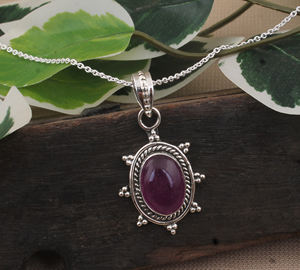 จี้หยกลาเวนเดอร์ธรรมชาติ สร้อยคอหยกพม่าสีม่วง สำหรับทั้งชายและหญิง เงินแท้ 925 ชุบแพลตตินั่ม ดีไซน์วินเทจแบบฝังขอบ - Product Image 2