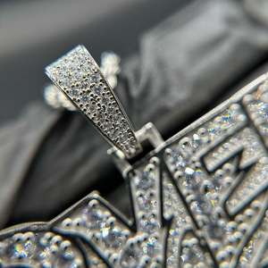 Collar Personalizado con Colgante de Letra Inicial en Dos Tonos de Plata S925, Estilo Hip Hop, con Moissanita VVS D y Cadena de Latón para Hombre y Mujer - Product Image 4