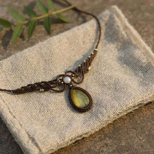 Collar Colgante Redondo de Macramé Hecho a Mano con Perlas, Cordón Encerado Marrón, Estilo Bohemio Budista, Piedra Preciosa Ajustable, Venta al por Mayor - Product Image 4