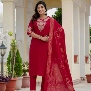 Ensemble de kurta brodé élégant avec travail de sequins et dupatta jacquard – Spécial mariage et fêtes - Product Image 1