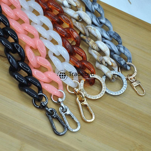 Collier audacieux en résine pour femme, bijou tendance inspiré des accessoires de mode, prêt à offrir Tradebyd - Product Image 3