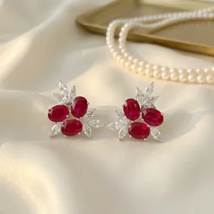 Boucles d'oreilles clous en rubis de laboratoire 1,5 carat taille ovale en argent sterling 925 6x8mm – Cadeau idéal pour fiançailles, anniversaire, mariage, fête, ou pour les enfants - Product Image 3