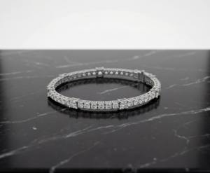 Bracelet tennis classique en argent plaqué avec diamants de laboratoire, étincelant et continu, cadeau idéal pour femme - Product Image 2