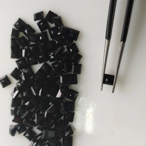 พลอยออนิกซ์สีดำธรรมชาติ 4 มม. ทรงสี่เหลี่ยมเจียระไนแบบสเต็ปคัท คุณภาพดีที่สุด พลอยหลวม รับรองโดยเรดเมาน์เทนเจมส์ สำหรับทำเครื่องประดับ - Product Image 1