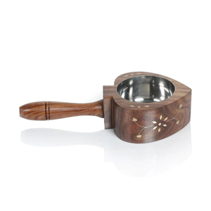 Brûleur d'encens en bois avec longue poignée et insert métallique, élément décoratif élégant en forme de cœur, conçu pour parfumer la maison - Product Image 2