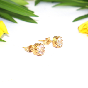 Pendientes de corona con circonita cúbica de 7 mm, diseño moderno y elegante, chapados en oro de 22k, para mujeres y niñas, joyería al por mayor. - Product Image 2