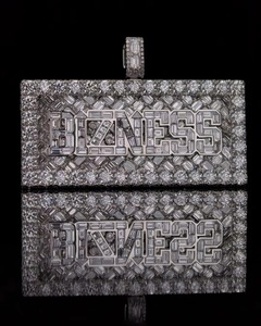 จี้เพชรโมอิสซาไนต์ทรงบาแกตต์แบบ Iced Out พร้อมตัวอักษรชื่อ  ทำจากเงินแท้ 925 ดีไซน์หรูหรา สไตล์ฮิปฮอป แร็ปเปอร์  ประดับเพชร  ผ่านการทดสอบคุณภาพเพชร - Product Image 6