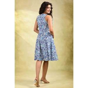 Robe d'été décontractée pour femme, bleue à motifs floraux, éco-responsable, en coton, coupe trapèze, sans manches, col en V, longueur genou - Product Image 5