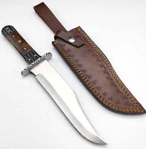 Couteau utilitaire d'extérieur artisanal en acier à haute teneur en carbone, manche en bois et os, garde en damas, étui en cuir - Product Image 1