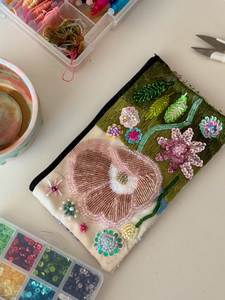 Porte-monnaie brodé exquis avec perles, mini-portefeuille artisanal avec broderie de perles artistique et détaillée pour femmes, filles et cadeaux spéciaux - Product Image 4