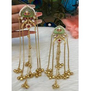 Impresionantes pendientes largos con acabado dorado de la mejor calidad y aspecto de piedra Kundan para mujeres y niñas, colección para fiestas y eventos nocturnos. - Product Image 1