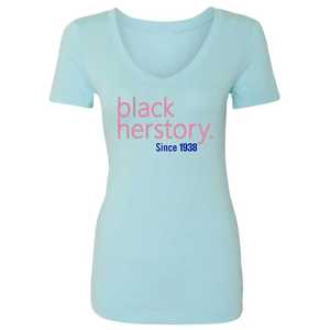 Black Her Story 1938 T-shirt à col en V pour femme, avec graphisme inspirant, imprimé sur mesure, décontracté, en mélange de coton - Product Image 1