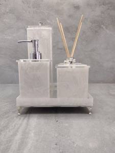 Juego de Accesorios de Baño de Resina de Tres Piezas, Moderno y de Lujo, para Hotel y Hogar, Duradero y Resistente al Polvo, con Color Personalizado - Product Image 2