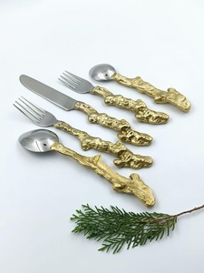 Ensemble de couverts modernes avec poignées en forme de branche dorée, finition miroir haute brillance, passe au lave-vaisselle, vaisselle de mariage - Product Image 5