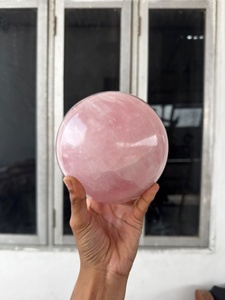 Esfera de Cuarzo Rosa Rais Agate, Bola Pulida para Decoración del Hogar, Piedra Semipreciosa, Artesanía de Gujarat, Tema Amor - Product Image 1
