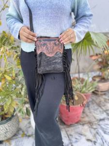 Vente en gros de sac à main pour téléphone sac à main à franges en fourrure de vachette véritable sac à bandoulière sculpté repoussé à la main sacs de petite taille pochette à bracelet sac à bandoulière - Product Image 3
